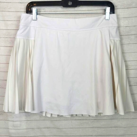 Athleta Advantage Jupe Short Pleated Skort in White, sz Medium - Picture 1 of 12